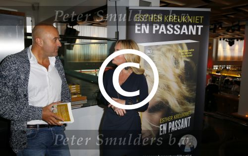 Amsterdam 14 oktober 2014
Boekpresentatie Esther Kreukniet en passant bij de oyster Club. John v d Heuvel