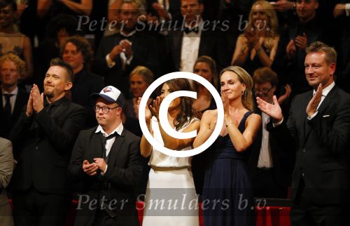 Amsterdam 16 oktober 2014
Uitreiking gouden televizierring in Carre. Johnny de Mol met zijn vriendin Shima