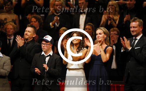 Amsterdam 16 oktober 2014
Uitreiking gouden televizierring in Carre. Johnny de Mol met zijn vriendin Shima