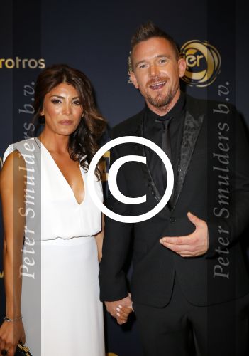 Amsterdam 16 oktober 2014
Uitreiking gouden televizierring in Carre. Johnny de Mol met zijn vriendin Shima