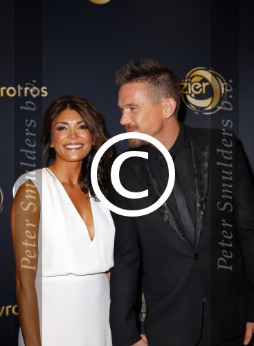 Amsterdam 16 oktober 2014
Uitreiking gouden televizierring in Carre. Johnny de Mol met zijn vriendin Shima
