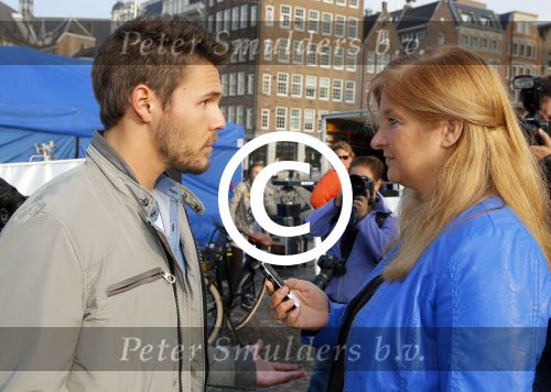 Amsterdam 30 september 2014
Kelly Kruger, Darin Brooks, Kim Matula, Scott Clifton, Ashleigh Brewer en Ferry Doedens uit de Amerikaanse soapserie The Bold and the Beautiful tijdens opnames op de dam in Amsterdam.