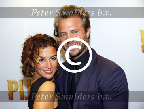 Amsterdam 22 september 2014
Premiere Pijnstillers in Tuschinski. Birgit Schuurman Arne Toonen Katja Schuurman en Thijs Romer
