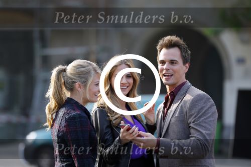 Amsterdam 30 september 2014
Kelly Kruger, Darin Brooks, Kim Matula, Scott Clifton, Ashleigh Brewer en Ferry Doedens uit de Amerikaanse soapserie The Bold and the Beautiful tijdens opnames op de dam in Amsterdam.