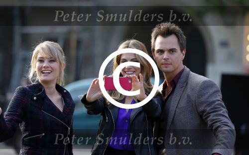 Amsterdam 30 september 2014
Kelly Kruger, Darin Brooks, Kim Matula, Scott Clifton, Ashleigh Brewer en Ferry Doedens uit de Amerikaanse soapserie The Bold and the Beautiful tijdens opnames op de dam in Amsterdam.