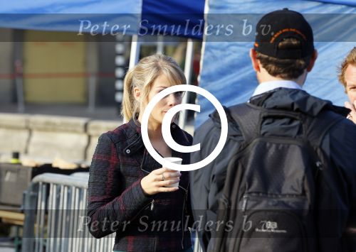 Amsterdam 30 september 2014
Kelly Kruger, Darin Brooks, Kim Matula, Scott Clifton, Ashleigh Brewer en Ferry Doedens uit de Amerikaanse soapserie The Bold and the Beautiful tijdens opnames op de dam in Amsterdam.