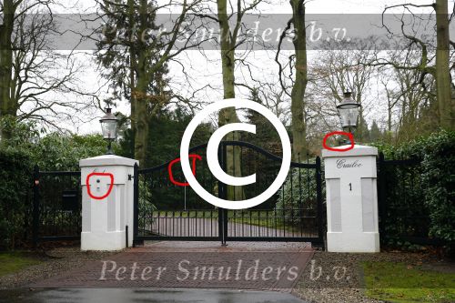 Huizen 7 december 2013
Huis van Linda de Mol waar extra camera\'s neergezet zijn ivm bedreigingen.