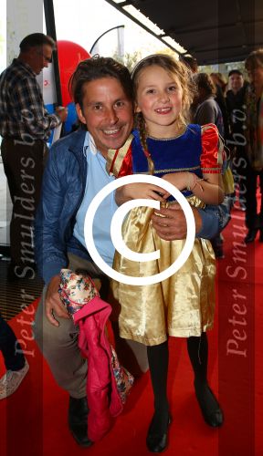 Bussum, 27 September 2014
Premiere Sneeuwwitje in \'t Spant in Bussum
Lodewijk Hoekstra met zijn dochtertje Diese Hoekstra