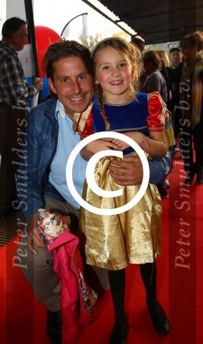 Bussum, 27 September 2014
Premiere Sneeuwwitje in \'t Spant in Bussum
Lodewijk Hoekstra met zijn dochtertje Diese Hoekstra