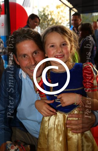 Bussum, 27 September 2014
Premiere Sneeuwwitje in \'t Spant in Bussum
Lodewijk Hoekstra met zijn dochtertje Diese Hoekstra