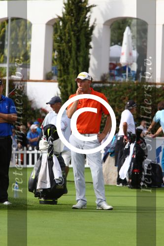 Vilamoura 10-11-12 Oktober 2014
Portugal Masters op GC Victoria
Vanwege de zware regenval gereduceerd van 72 naar 36 Holes
Marcel siem met mobiele telefoon en sigaret
Foto Peter Smulders BV