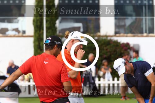 Vilamoura 10-11-12 Oktober 2014
Portugal Masters op GC Victoria
Vanwege de zware regenval gereduceerd van 72 naar 36 Holes
Marcel siem met mobiele telefoon en sigaret
Foto Peter Smulders BV