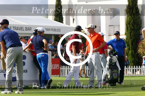 Vilamoura 10-11-12 Oktober 2014
Portugal Masters op GC Victoria
Vanwege de zware regenval gereduceerd van 72 naar 36 Holes
Marcel siem met mobiele telefoon en sigaret
Foto Peter Smulders BV
