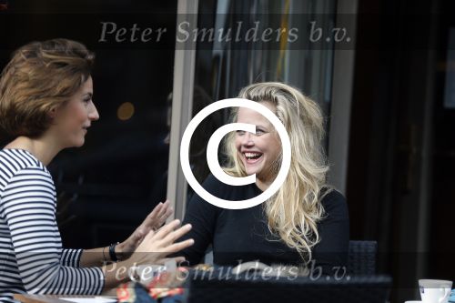 Amsterdam 15 oktober 2014
Maria Kooistra op terras met Kristina Bozilovic voor intervieuw in de talkies