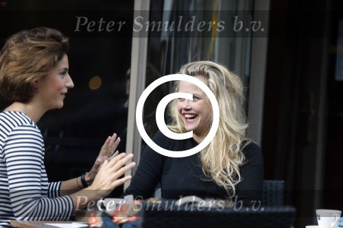 Amsterdam 15 oktober 2014
Maria Kooistra op terras met Kristina Bozilovic voor intervieuw in de talkies