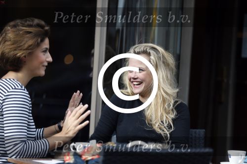 Amsterdam 15 oktober 2014
Maria Kooistra op terras met Kristina Bozilovic voor intervieuw in de talkies