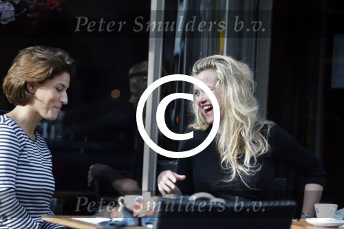 Amsterdam 15 oktober 2014
Maria Kooistra op terras met Kristina Bozilovic voor intervieuw in de talkies