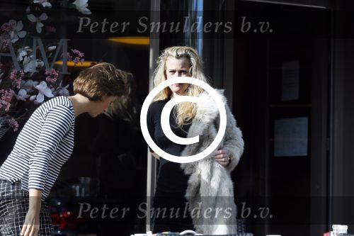 Amsterdam 15 oktober 2014
Maria Kooistra op terras met Kristina Bozilovic voor intervieuw in de talkies