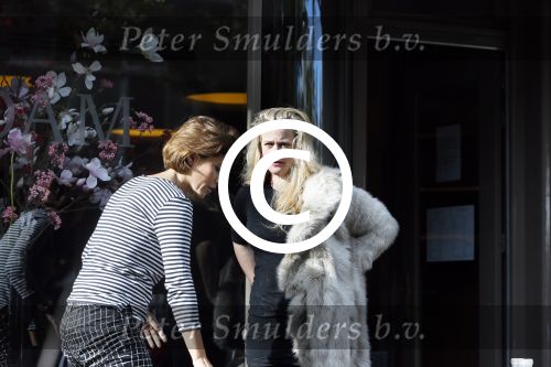 Amsterdam 15 oktober 2014
Maria Kooistra op terras met Kristina Bozilovic voor intervieuw in de talkies
