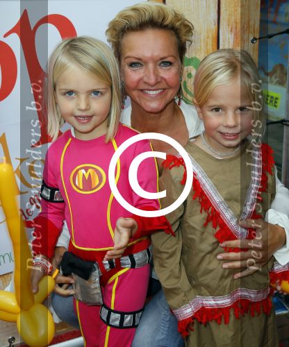 Amstelveen 5 oktober 2014
Premiere Pippi Langkous in de schouwburg van Amstelveen.
mariska v Kolck met kleindochter van haar vriend Hans Hugenholz