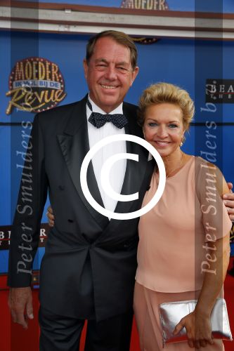 Utrecht 21 september 2014
Premiere moeder ik wil bij de revue in het beatrixtheater.
Mariska v Kolck en vriend Hans Hugenholz