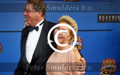 Utrecht 21 september 2014
Premiere moeder ik wil bij de revue in het beatrixtheater.
Mariska v Kolck en vriend Hans Hugenholz