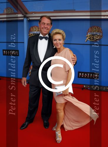 Utrecht 21 september 2014
Premiere moeder ik wil bij de revue in het beatrixtheater.
Mariska v Kolck en vriend Hans Hugenholz