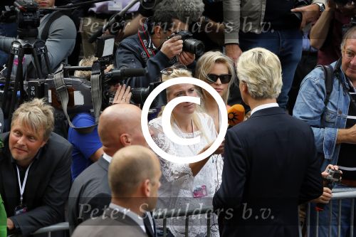Den Haag 16 september 2014
Prinsjesdag met oa Koning Willem Alexander Koningin Maxima prinses Laurentien en prins Constantijn. Gouden Koets op het binnenhof.
Marjolein Horst RTL Verslaggeefster in gesprek met Geert Wilders