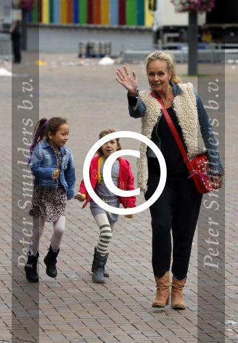 Amsterdam 5 oktober 2014
Premiere Maya de Bij in pathe arena. Marlayne Sahupala met dochter