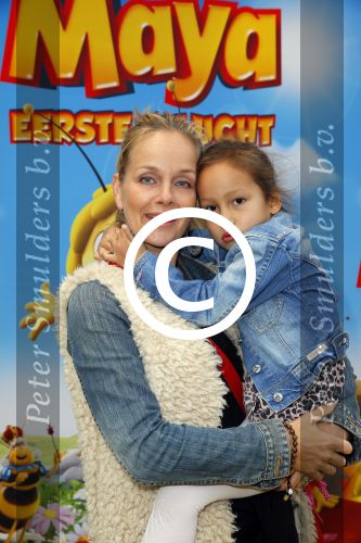 Amsterdam 5 oktober 2014
Premiere Maya de Bij in pathe arena. Marlayne Sahupala met dochter