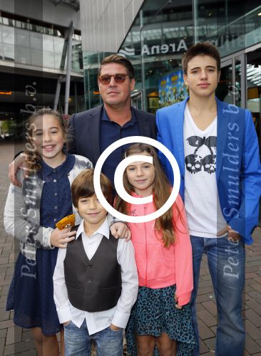 Amsterdam 5 oktober 2014
Premiere Maya de Bij in pathe arena. Martijn Krabbe met zijn kinderen Bickel Jasmijn Achillesen Michelle