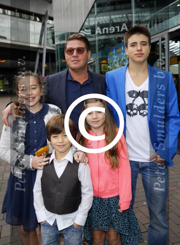 Amsterdam 5 oktober 2014
Premiere Maya de Bij in pathe arena. Martijn Krabbe met zijn kinderen Bickel Jasmijn Achillesen Michelle
