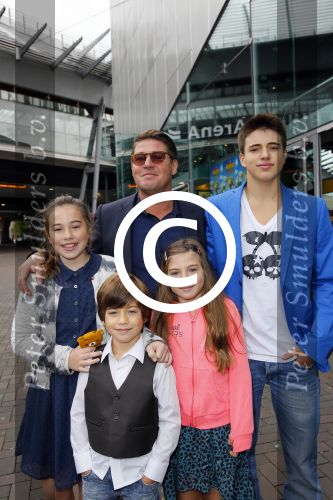 Amsterdam 5 oktober 2014
Premiere Maya de Bij in pathe arena. Martijn Krabbe met zijn kinderen Bickel Jasmijn Achillesen Michelle