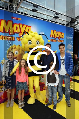 Amsterdam 5 oktober 2014
Premiere Maya de Bij in pathe arena. Martijn Krabbe met zijn kinderen Bickel Jasmijn Achillesen Michelle
