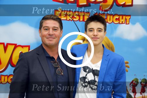Amsterdam 5 oktober 2014
Premiere Maya de Bij in pathe arena. Martijn Krabbe met zijn kinderen Bickel Jasmijn Achillesen Michelle