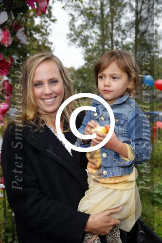Amsterdam 8 0ktober 2014
Mama van het jaar verkieizing. Marvy Rieder met dochter