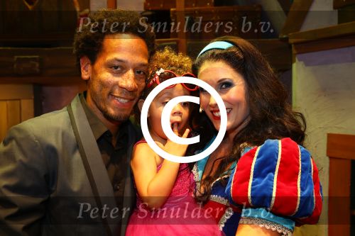 Bussum, 27 September 2014
Premiere Sneeuwwitje in \'t Spant in Bussum
Maud Mulder met man en dochter
Foto Peter Smulders BV