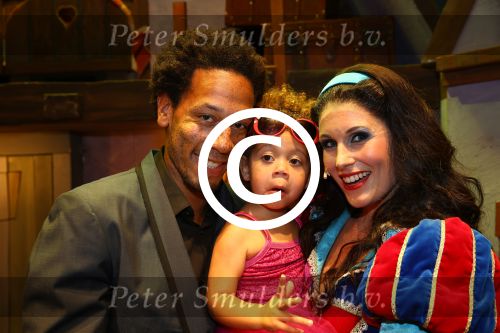 Bussum, 27 September 2014
Premiere Sneeuwwitje in \'t Spant in Bussum
Maud Mulder met man en dochter
Foto Peter Smulders BV
