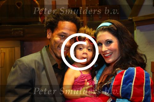 Bussum, 27 September 2014
Premiere Sneeuwwitje in \'t Spant in Bussum
Maud Mulder met man en dochter
Foto Peter Smulders BV