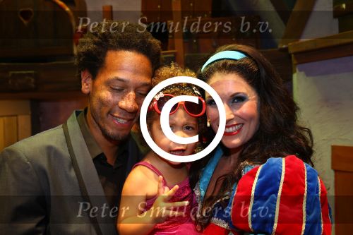 Bussum, 27 September 2014
Premiere Sneeuwwitje in \'t Spant in Bussum
Maud Mulder met man en dochter
Foto Peter Smulders BV