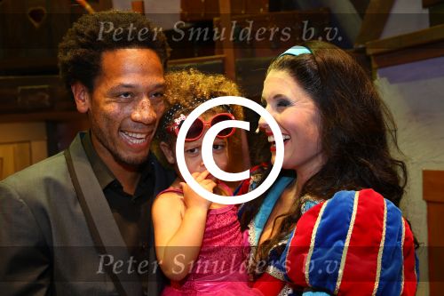Bussum, 27 September 2014
Premiere Sneeuwwitje in \'t Spant in Bussum
Maud Mulder met man en dochter
Foto Peter Smulders BV