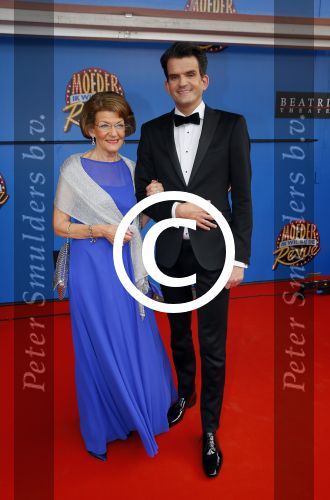 Utrecht 21 september 2014
Premiere moeder ik wil bij de revue in het beatrixtheater. Maurice Wijnen met moeder