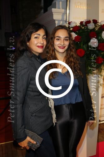 Amsterdam 29 september 2014
Beau monde awards in het Amstel hotel. Monique Klemann en dochter