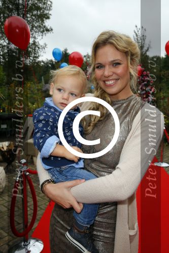 Amsterdam 8 0ktober 2014
Mama van het jaar verkieizing. Myrthe Mylius met zoon Jack