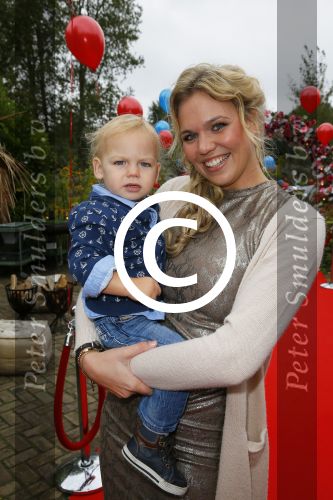 Amsterdam 8 0ktober 2014
Mama van het jaar verkieizing. Myrthe Mylius met zoon Jack