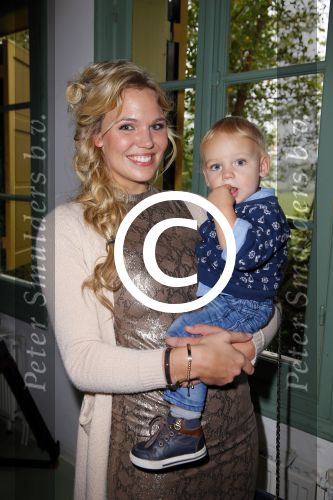 Amsterdam 8 0ktober 2014
Mama van het jaar verkieizing. Myrthe Mylius met zoon Jack