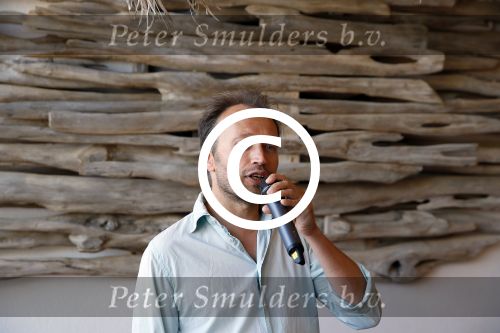 ibiza 27 september 2014
Afscheidsborrel trip sbs6 naar ibiza waar Kees Tol en kontrakt tekent samen met Remco v Westerloo