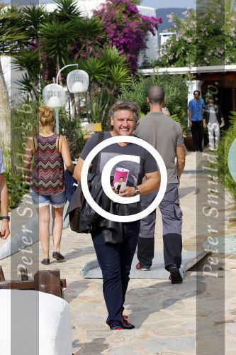 ibiza 26 september 2014
Opnames beste zanger van nederland bij hotel atzaro op ibiza. Rene Froger Jan Smit Xander de Buisonje Edsilia Rombley Andre Hazes jr vliegen daarna met prive vliegtuig naar Nederland