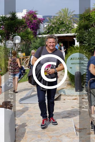 ibiza 26 september 2014
Opnames beste zanger van nederland bij hotel atzaro op ibiza. Rene Froger Jan Smit Xander de Buisonje Edsilia Rombley Andre Hazes jr vliegen daarna met prive vliegtuig naar Nederland