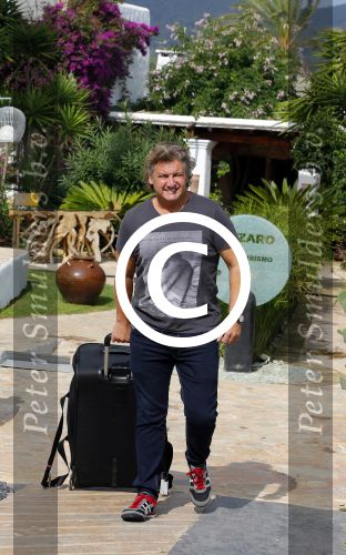 ibiza 26 september 2014
Opnames beste zanger van nederland bij hotel atzaro op ibiza. Rene Froger Jan Smit Xander de Buisonje Edsilia Rombley Andre Hazes jr vliegen daarna met prive vliegtuig naar Nederland